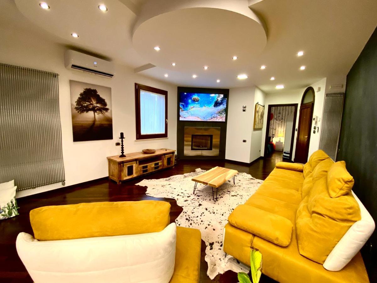 Wood Luxury House Apartment Pescara Exterior foto